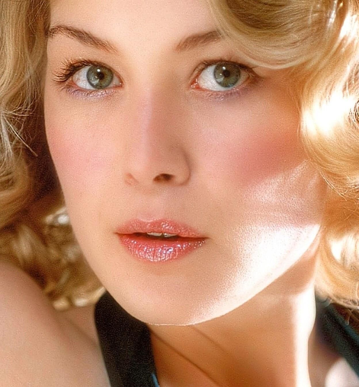 Rosamund Pike excitant les photos