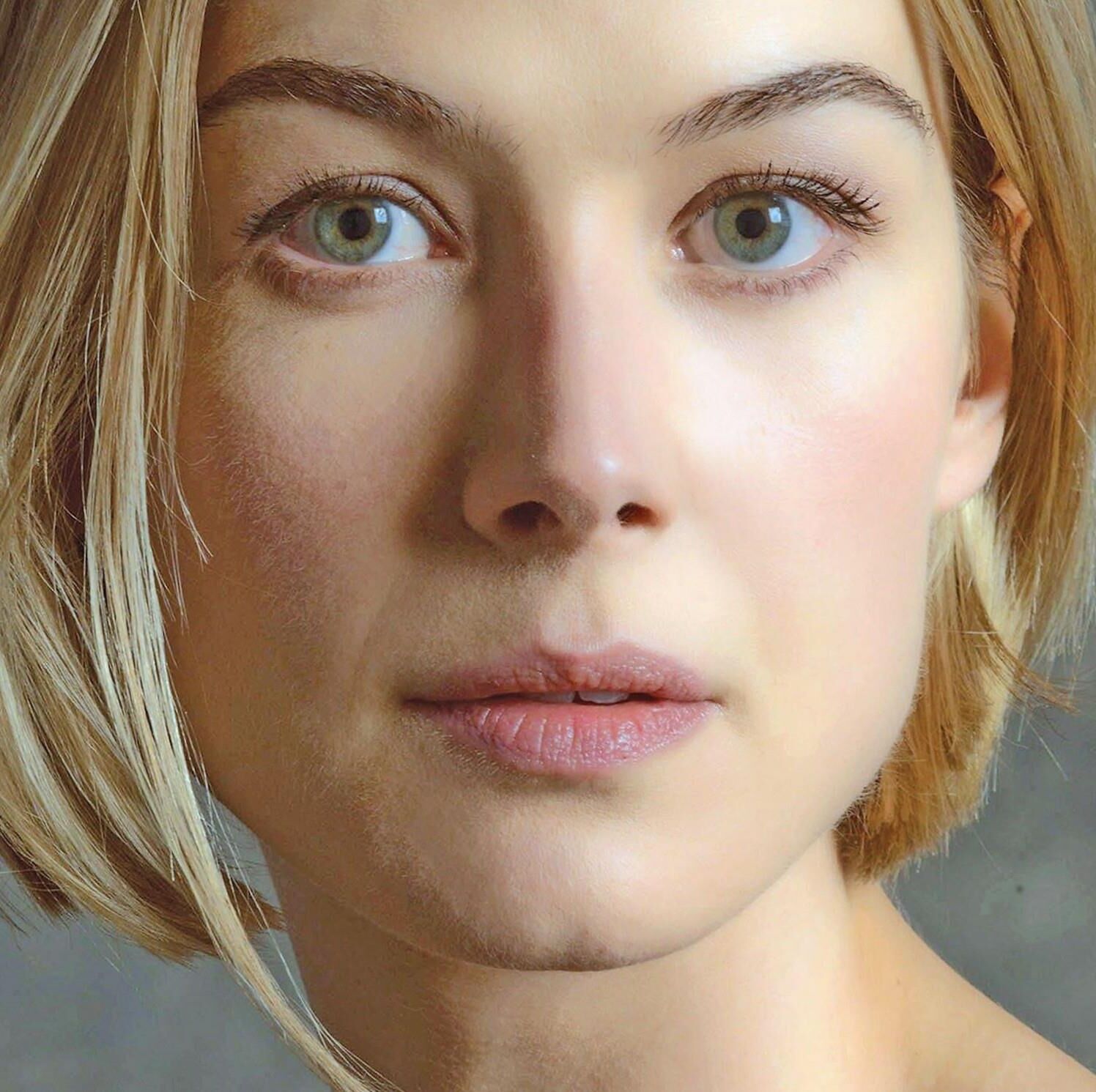 Rosamund Pike excitant les photos