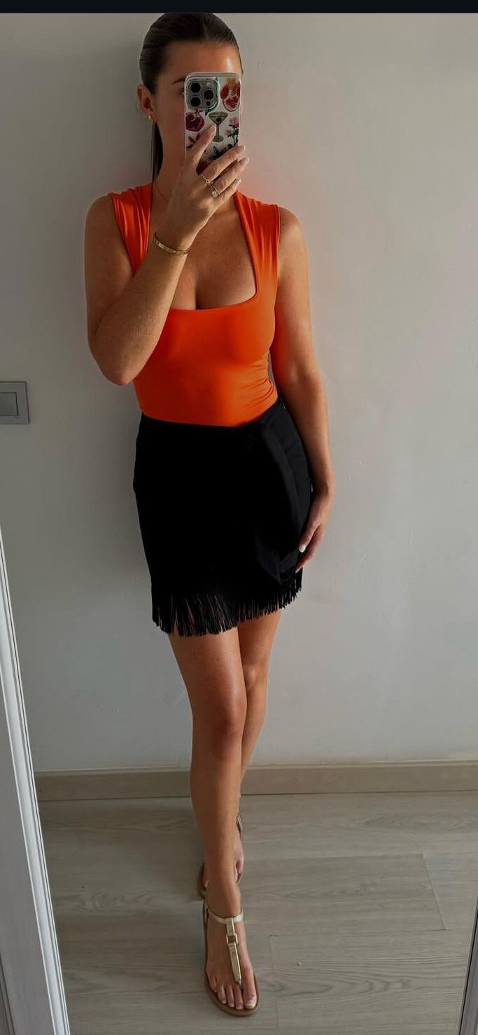 La présentatrice de la télévision sportive britannique Kate Tracey a l'air sexy en vacances