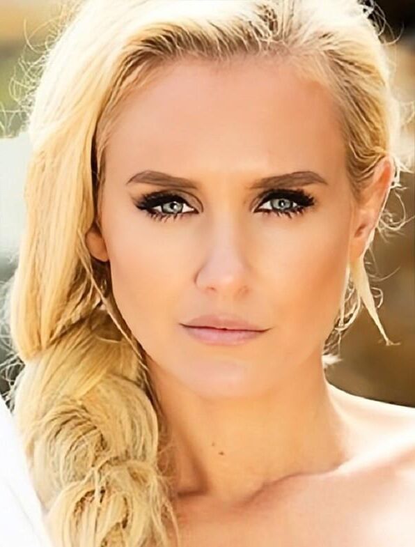 Nicky Whelan excitant les photos uniquement