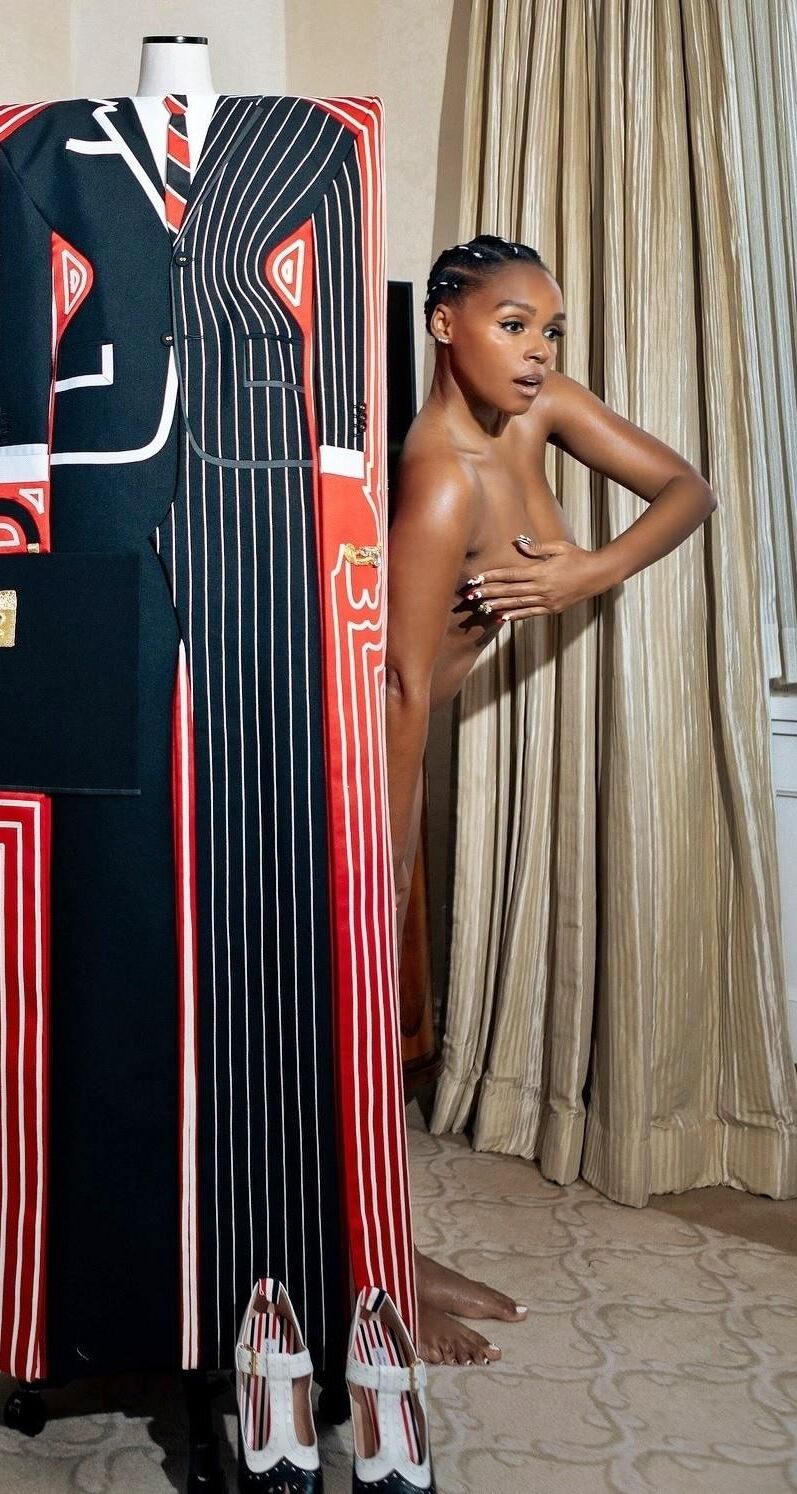 Célébrités cachant des seins