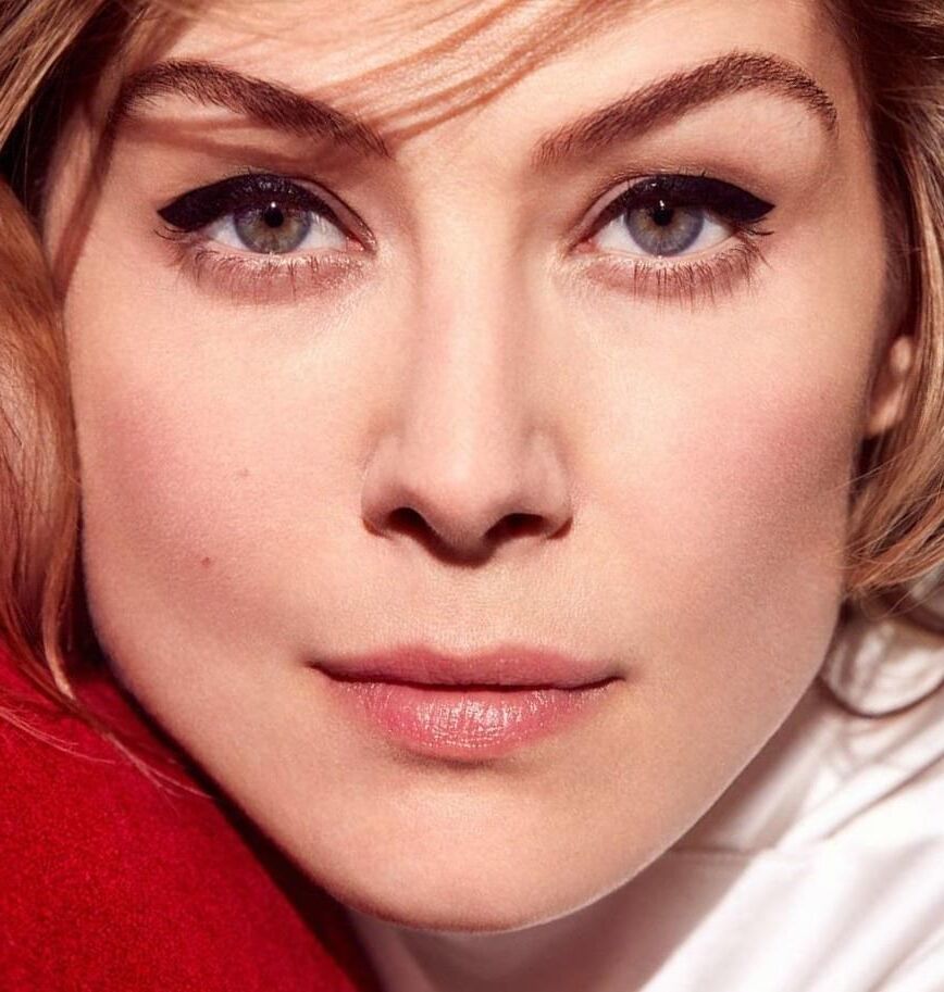 Rosamund Pike excitant les photos