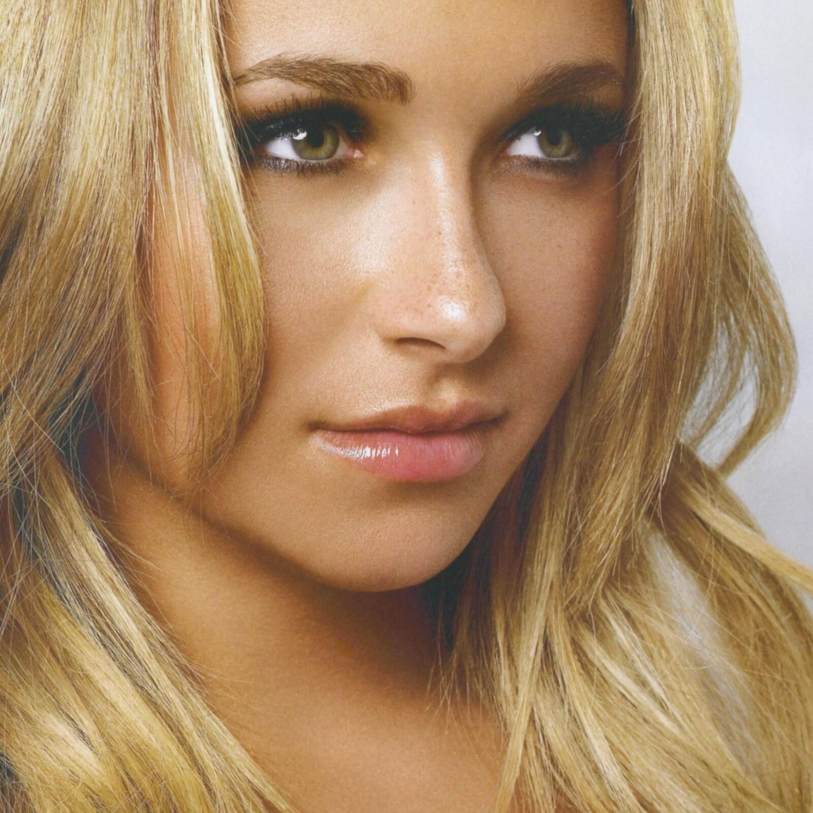 Hayden Panettiere éveiller les photos uniquement