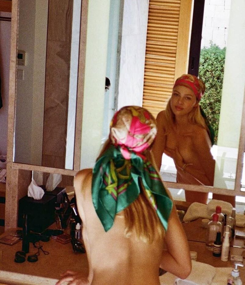 Célébrités cachant des seins