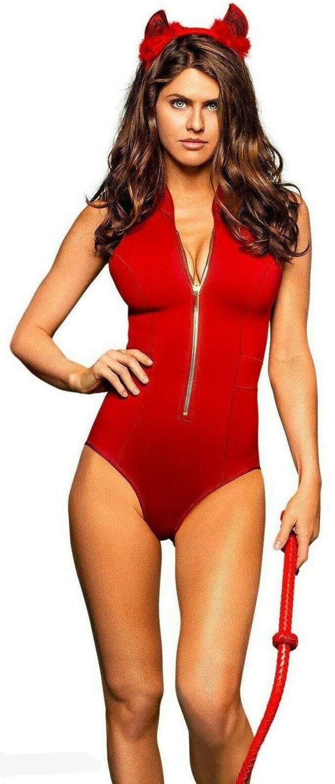 Alexandra Daddario Baywatch Beautie