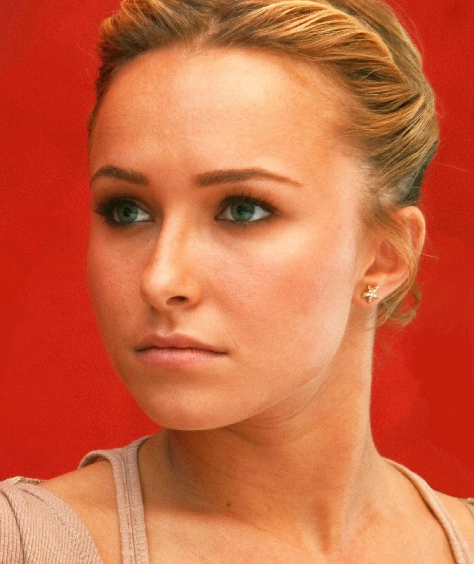 Hayden Panettiere éveiller les photos uniquement