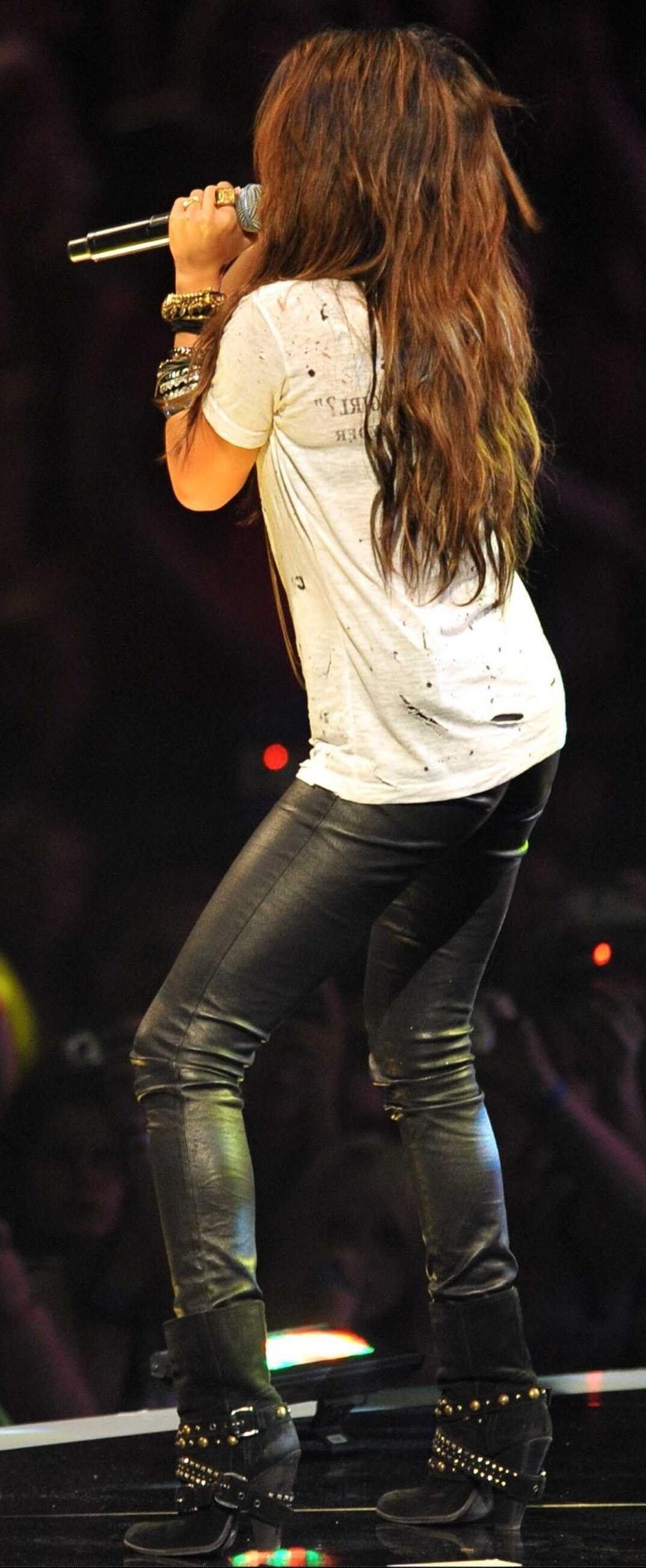 Ashley Tisdale Live Teasing