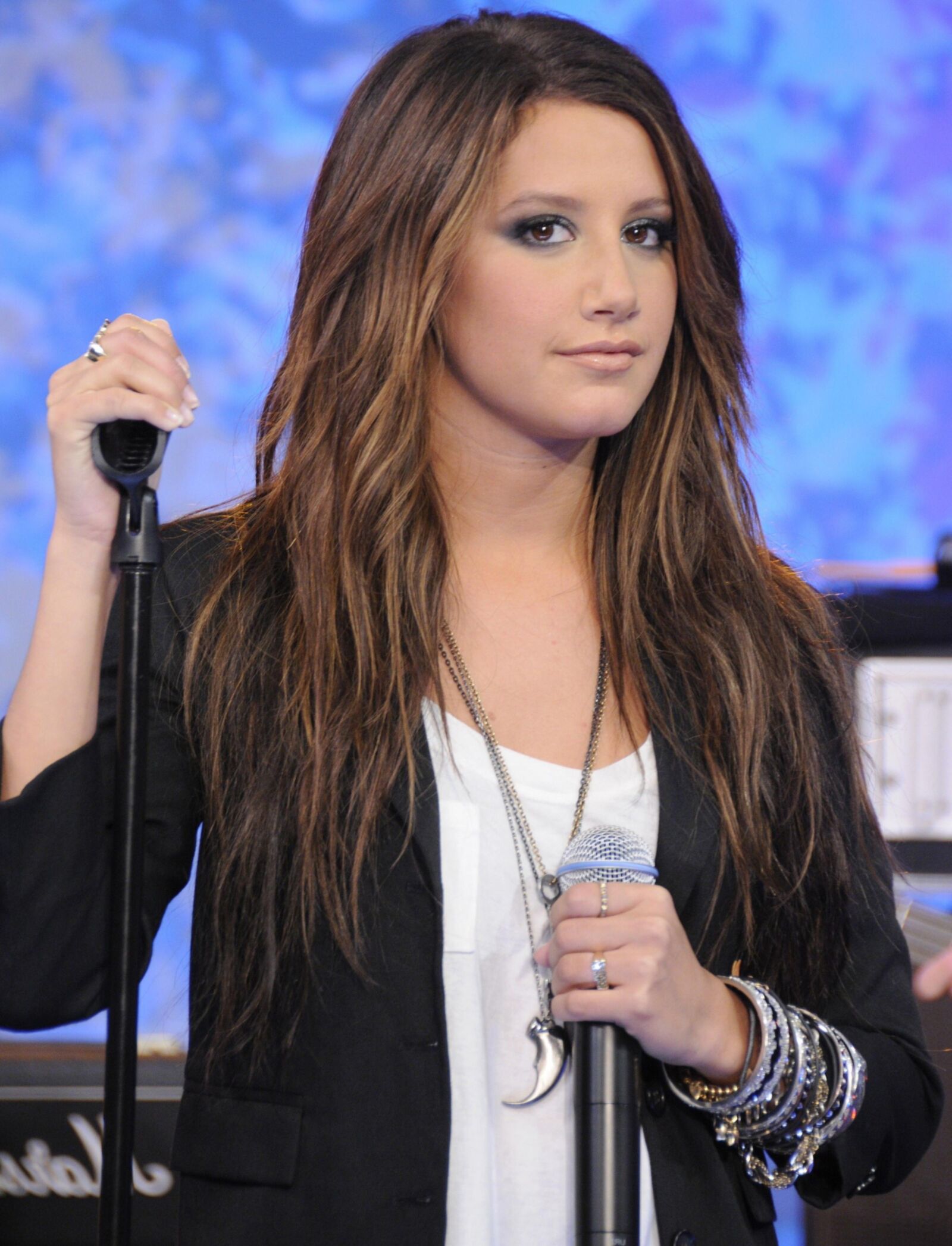 Ashley Tisdale Live Teasing