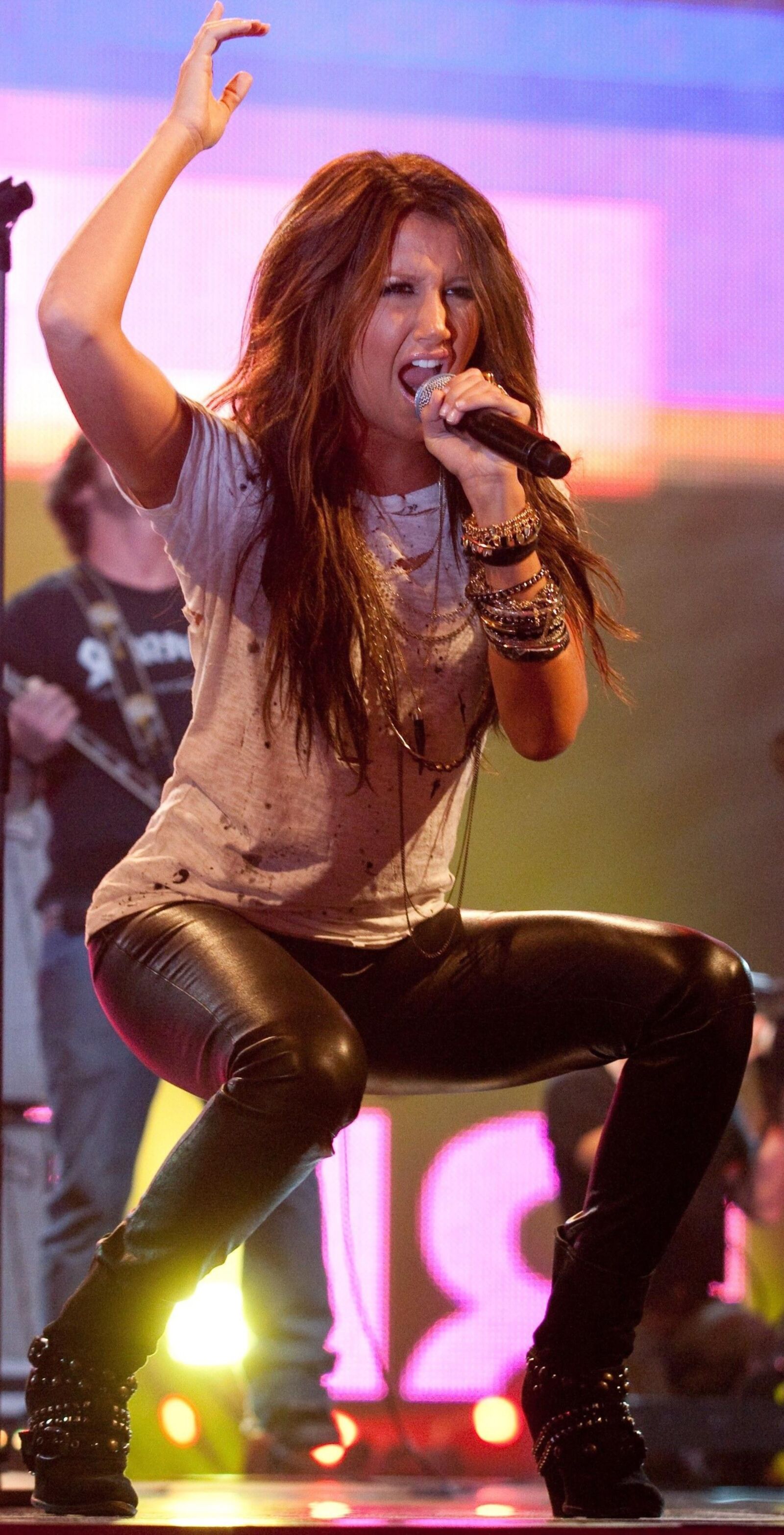 Ashley Tisdale Live Teasing