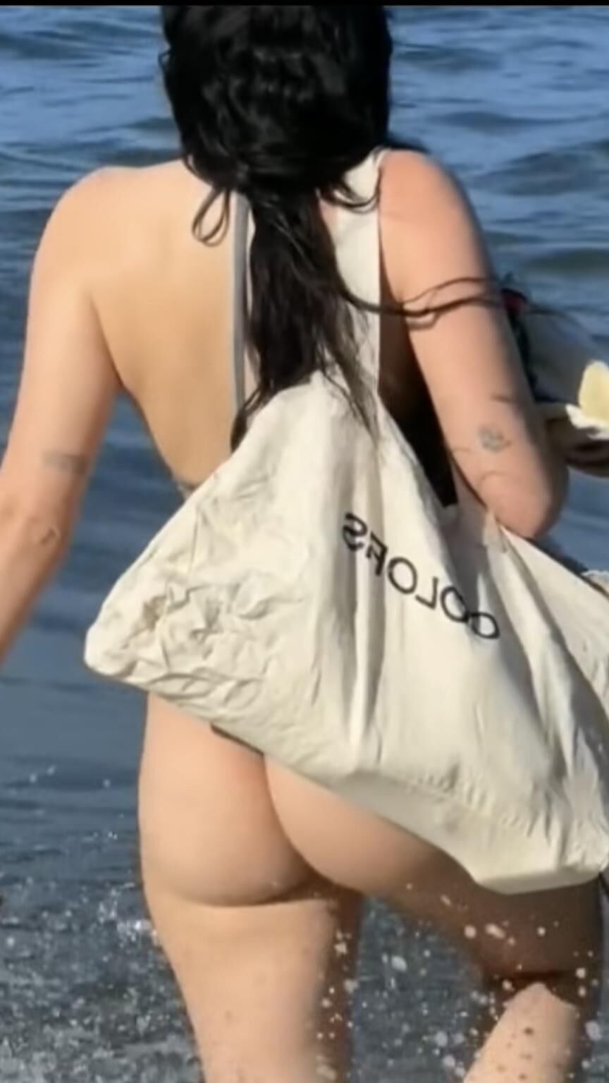 Noah Cyrus Ass