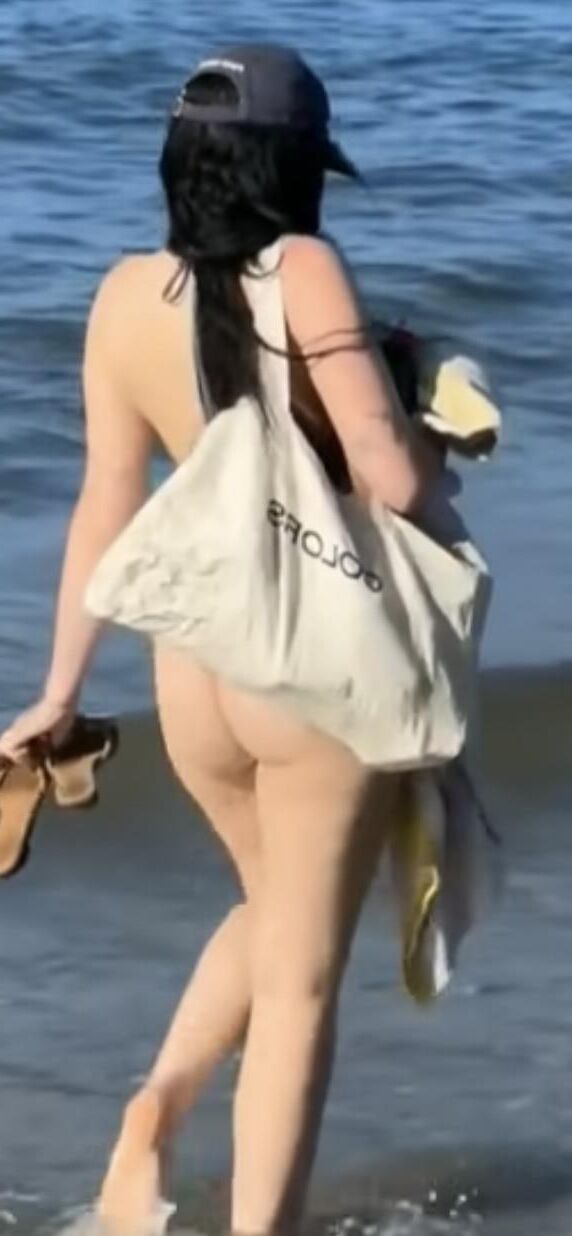 Noah Cyrus Ass