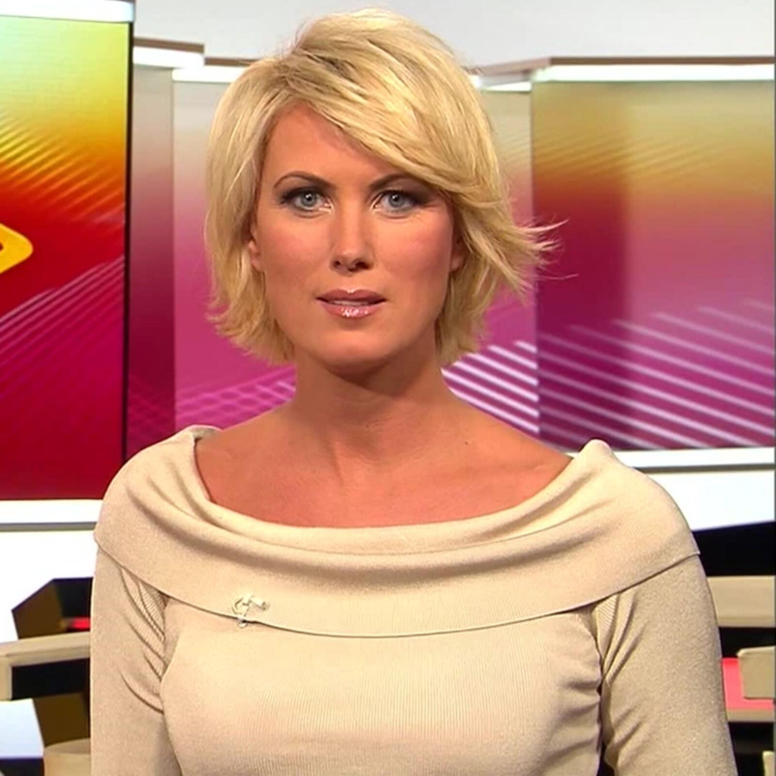 Kamilla S. geile GEZ Edelhure in sexy Outfits zum ficken ! 