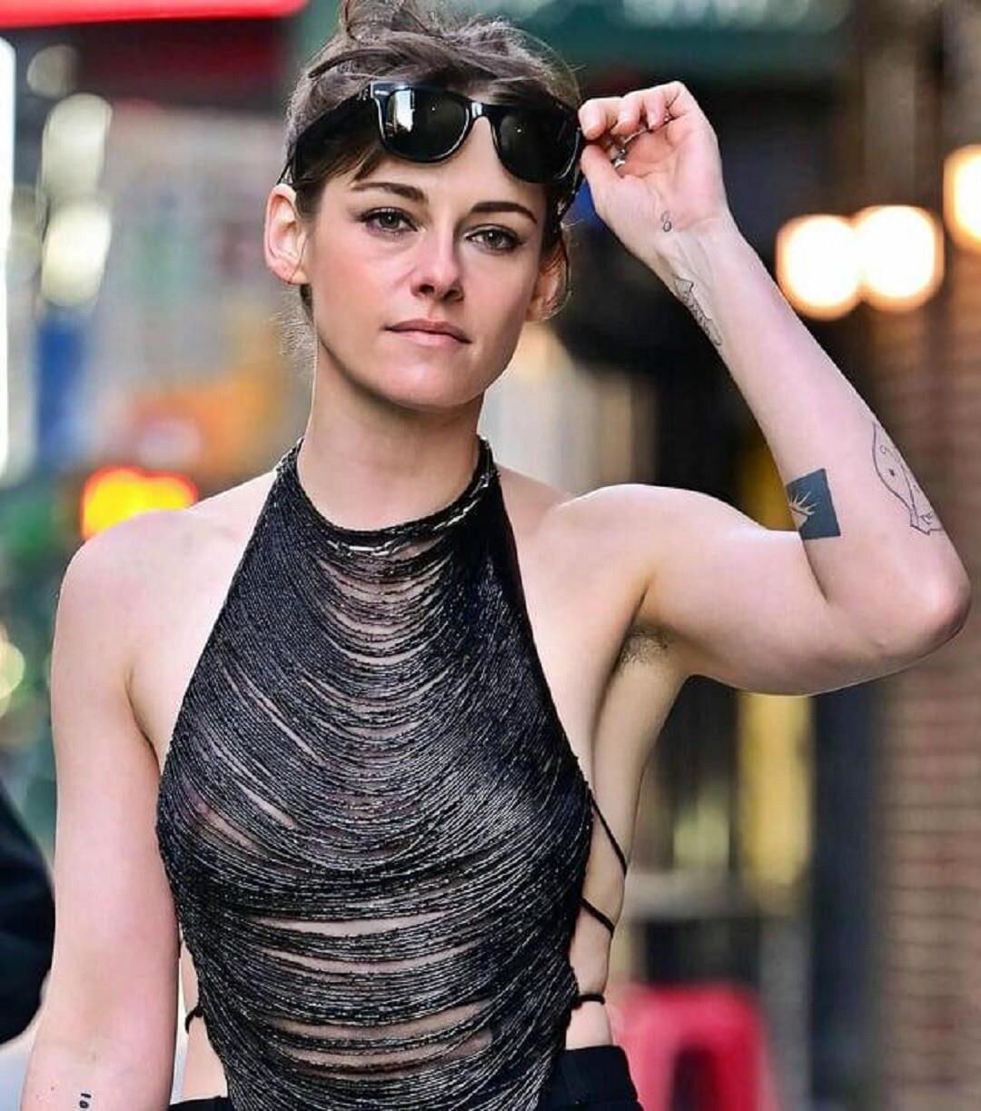 Hairy Celebrity Armpits 