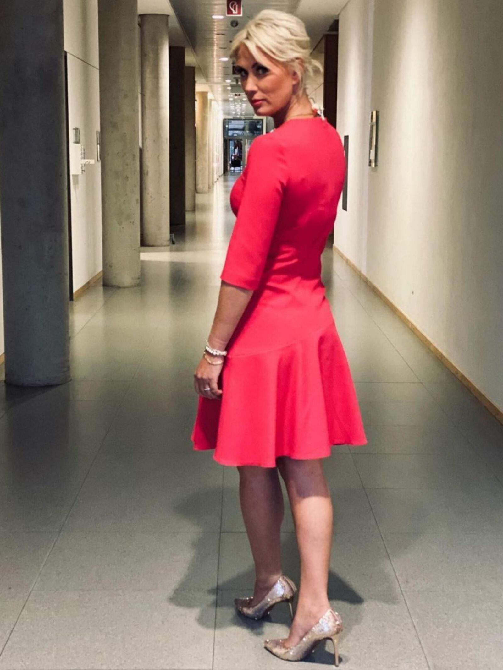 Kamilla S. geile GEZ Edelhure in sexy Outfits zum ficken ! 