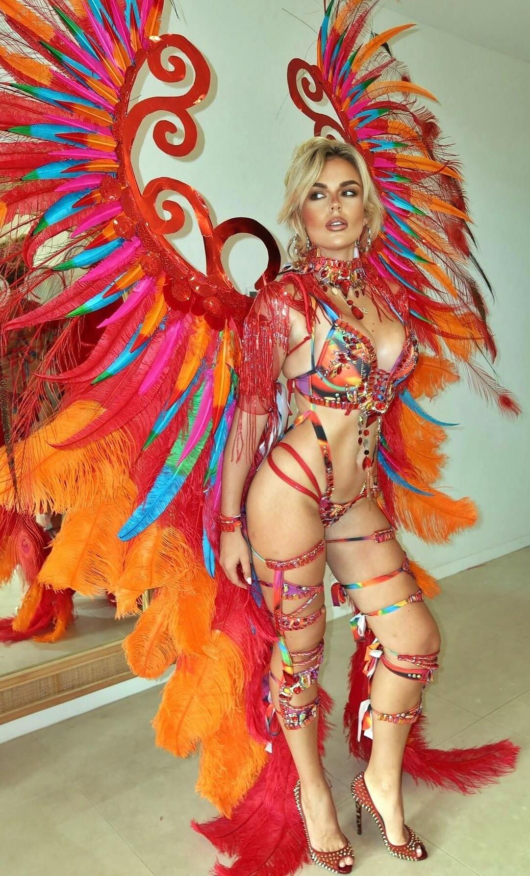 Celebrity Side Boob 