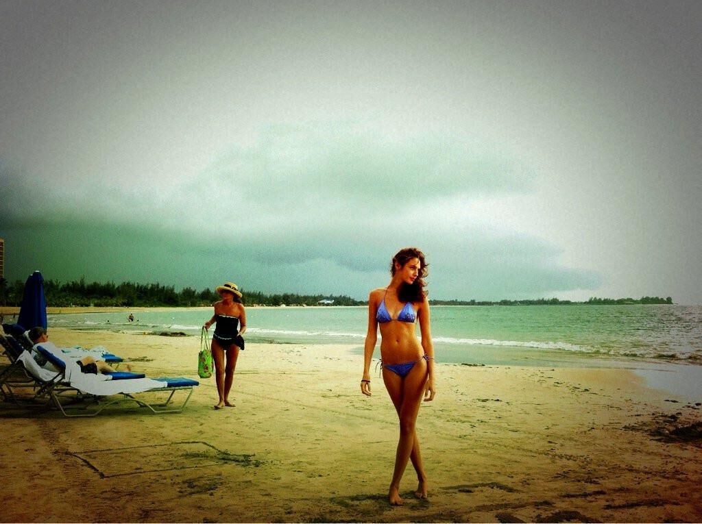 Gal G. and her perfect slim body!