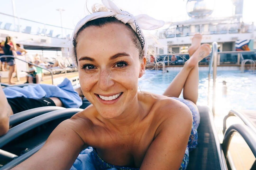 Beauty & Feet: Alexa PenaVega