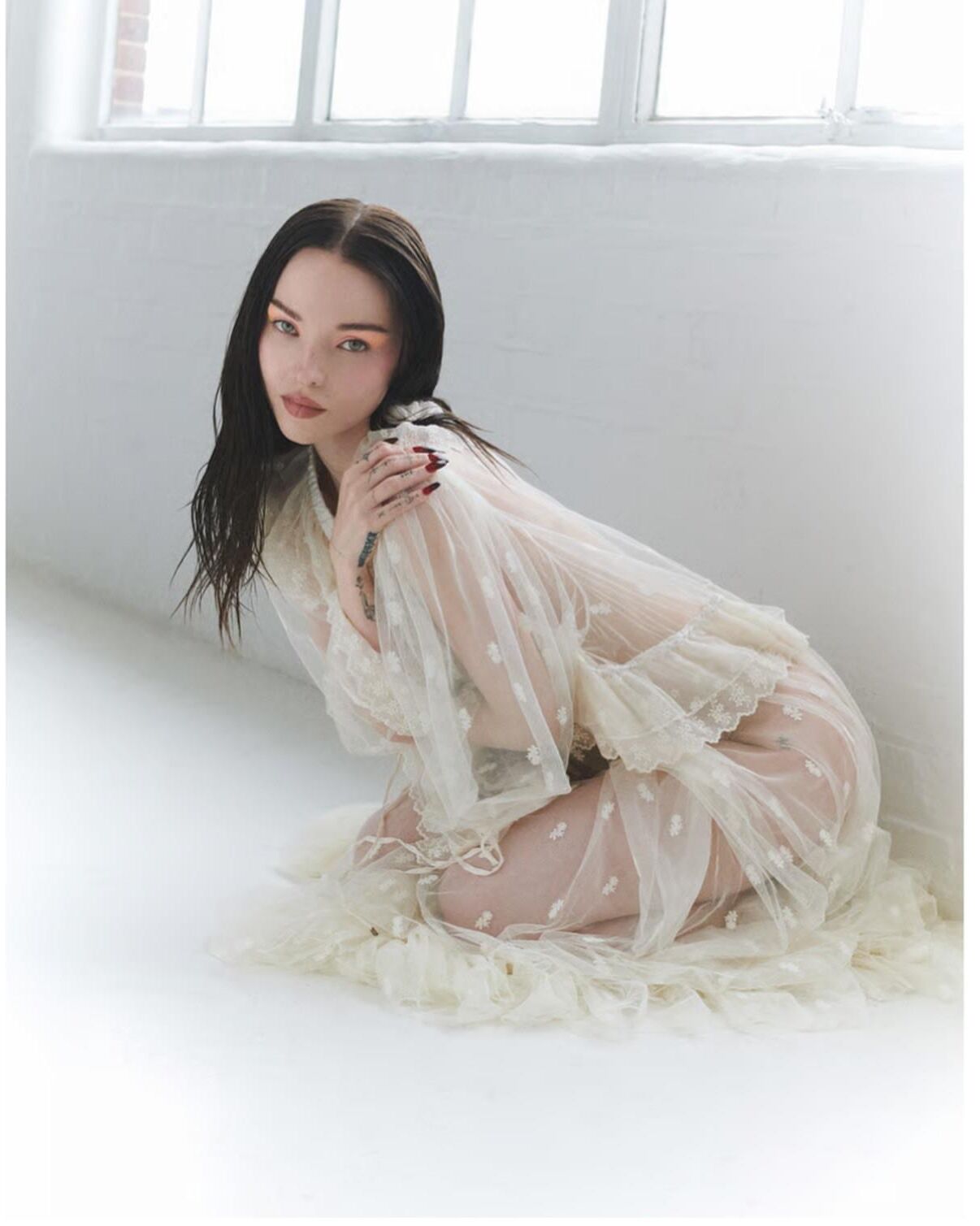 Dove Cameron Marie Claire UK Проблема оптимизма ()