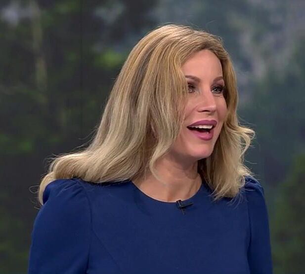 wichsen vorm fernseher maira r.
