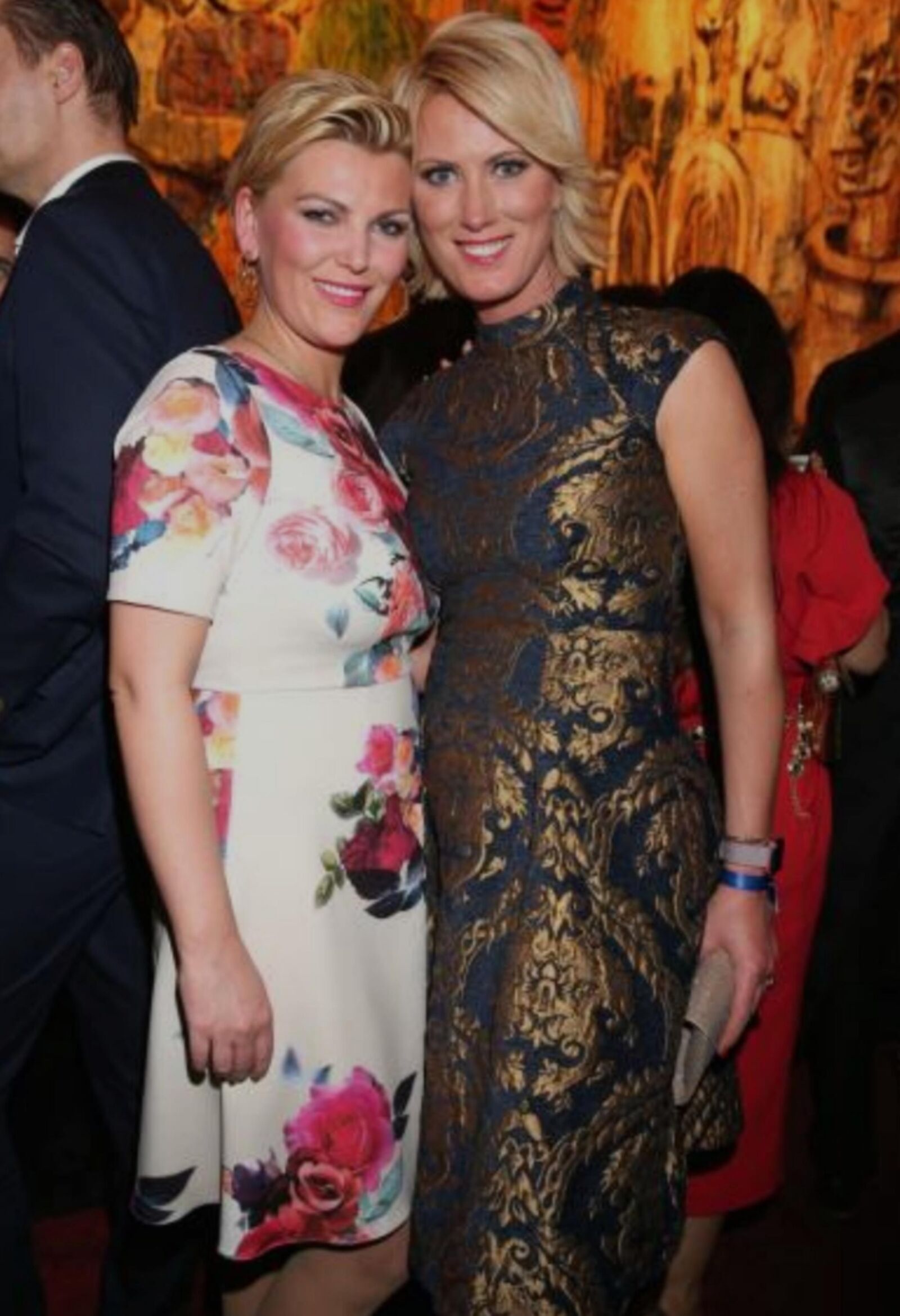 Kamilla S. und Maira R. Zwei Fickschlampen im sexy Outfit !