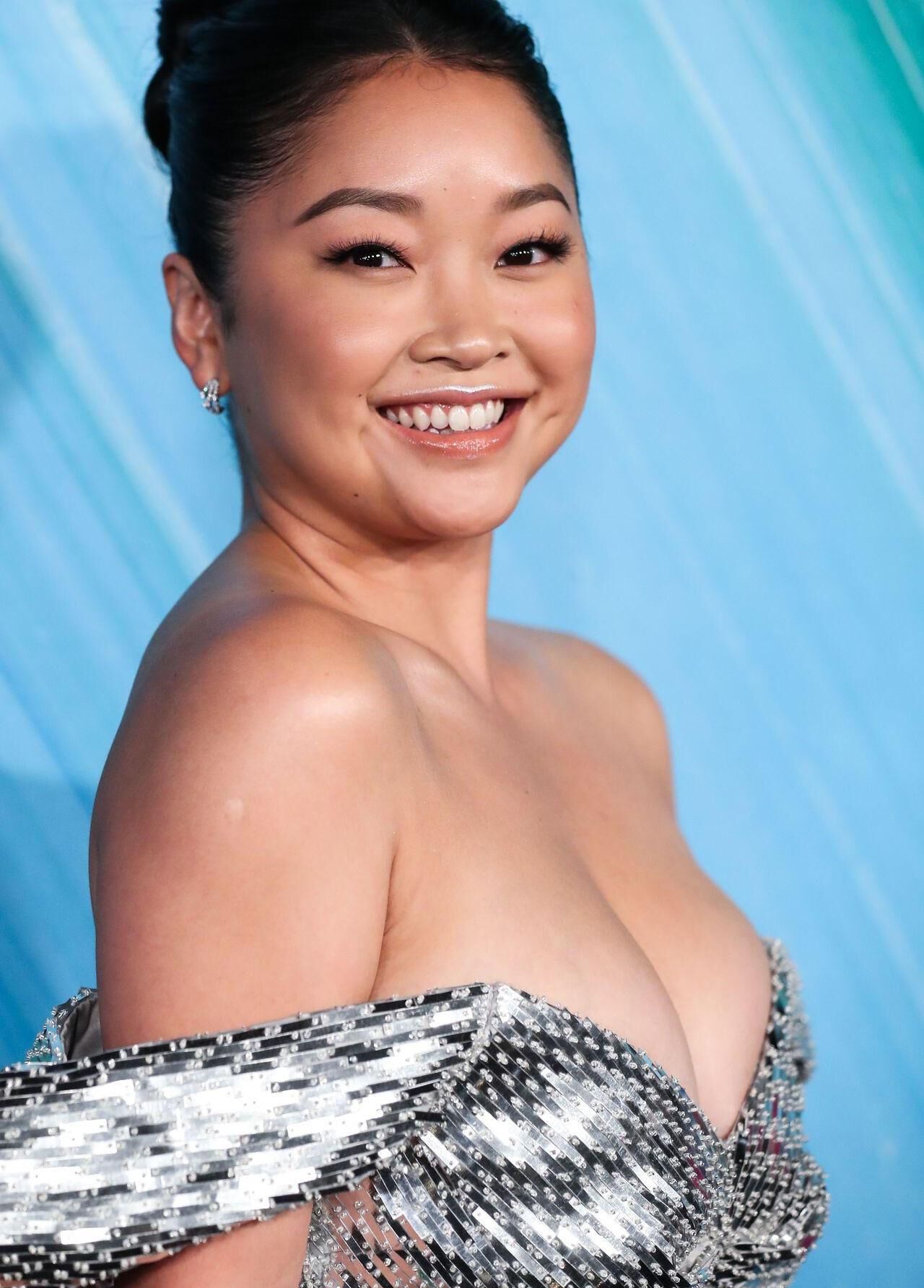 Busty Teen Celebs, No chance to ignore their Big Arguments