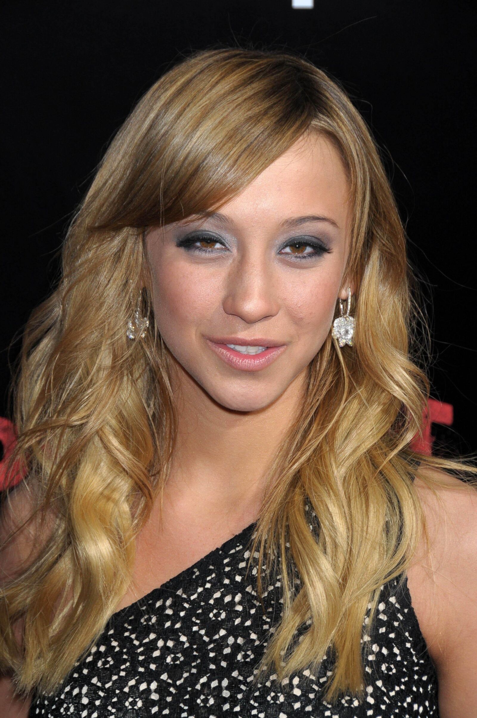 Stella Maeve 