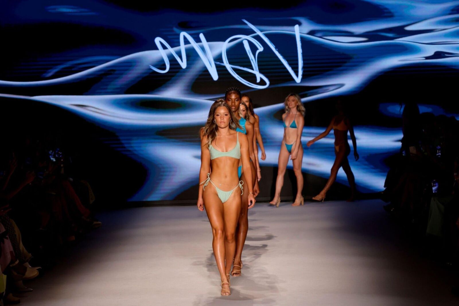 Olivia Ponton Vdm Шоу Label Runway Show в Майами, июль,