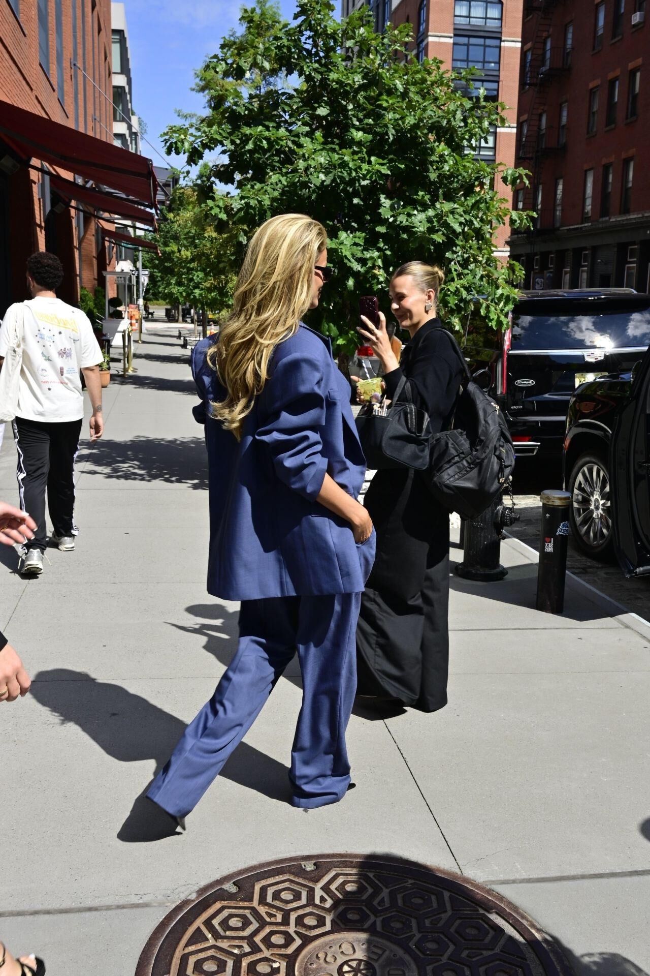 Brooks Nader дебютирует Power Suit Chic в Нью -Йорке