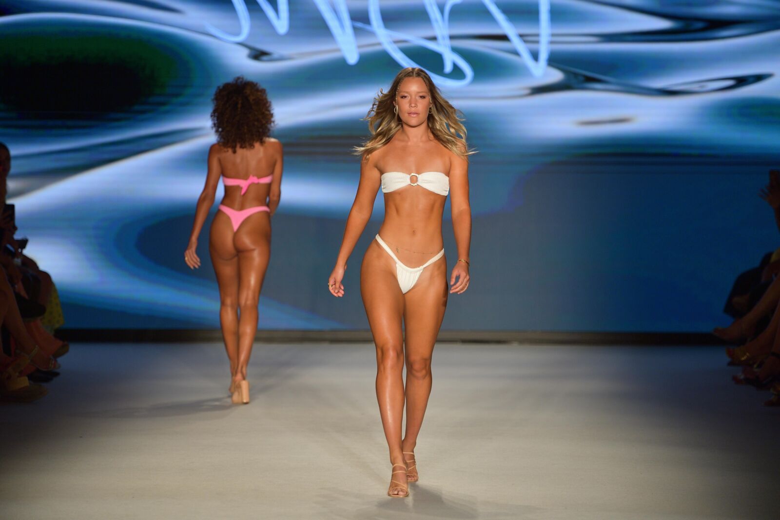 Olivia Ponton Vdm Шоу Label Runway Show в Майами, июль,