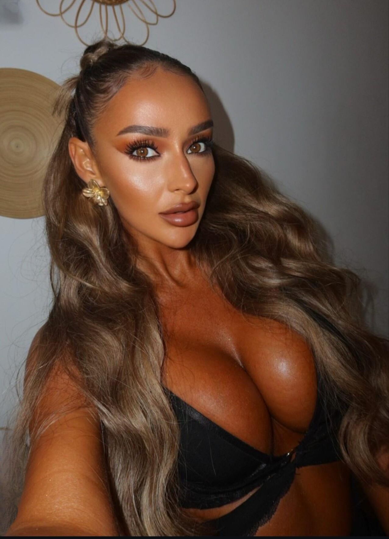 Online beauty jade