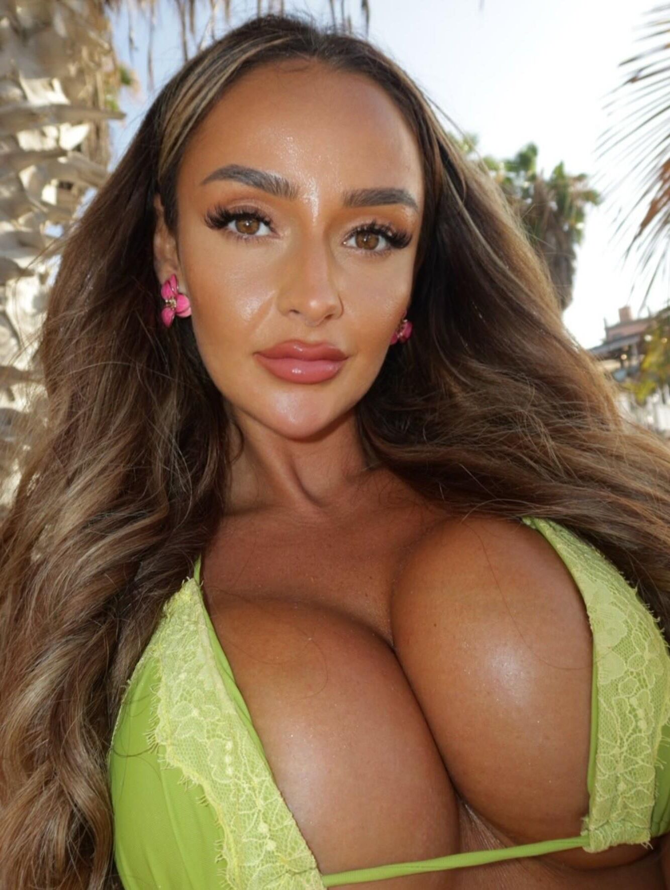 Online beauty jade