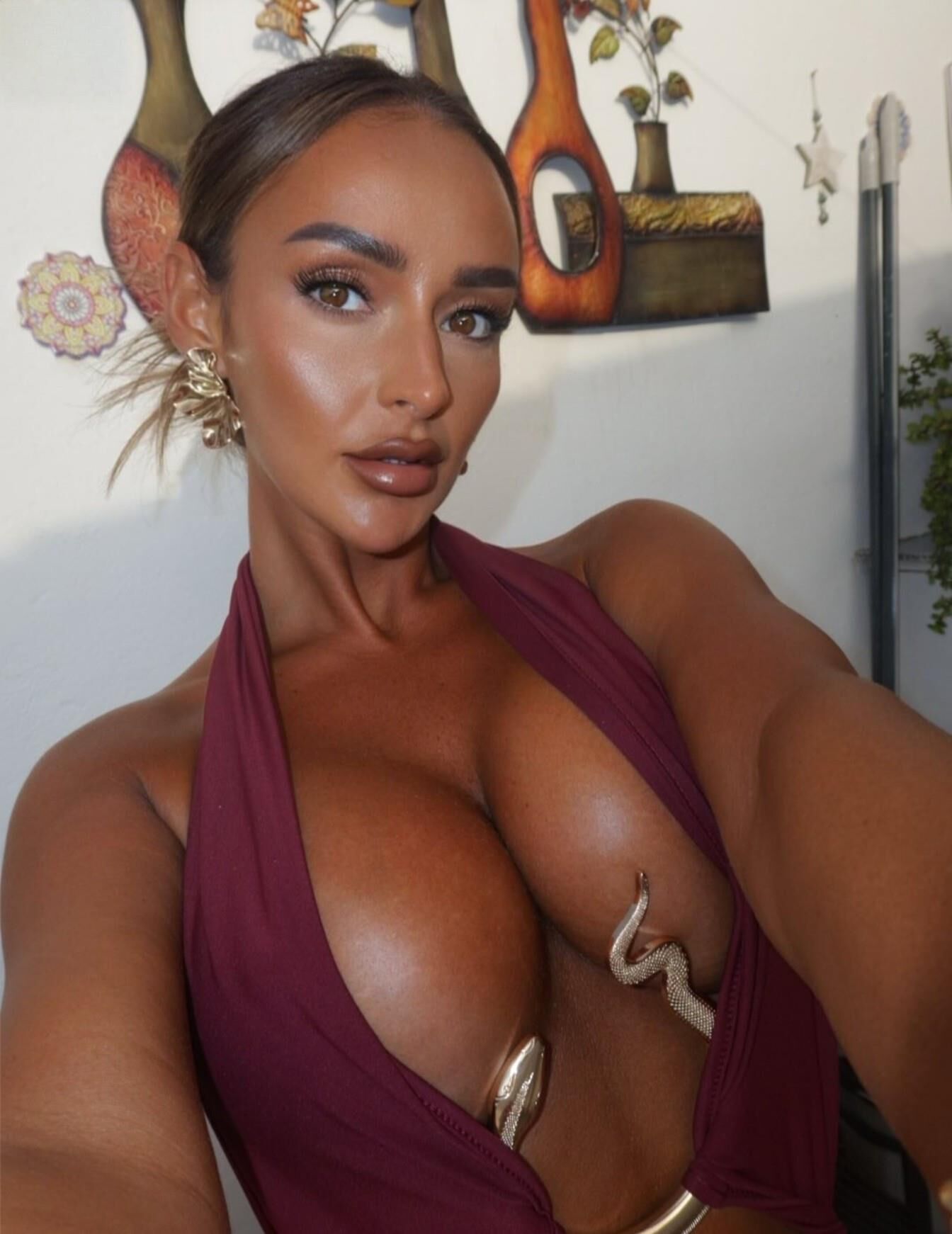 Online beauty jade