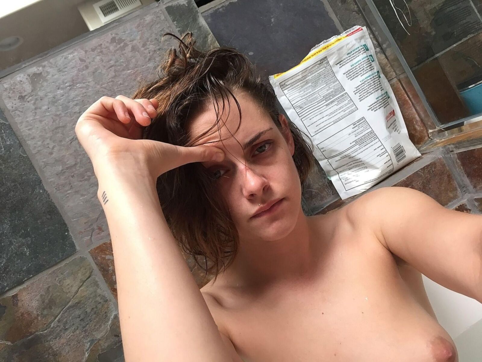 Kristen est trop jolie pour être une digue