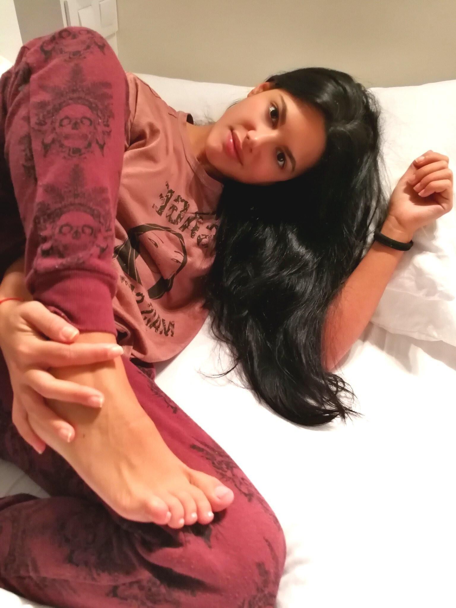 Pieds hauts sexy d'Apolonia Lapiedra